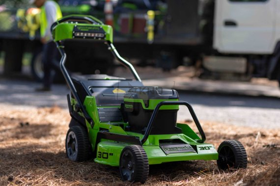 Аккумуляторная газонокосилка Greenworks GC82LM76S без АКБ и ЗУ - фото №7