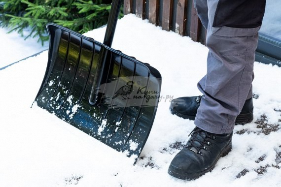 Лопата для уборки снега Plantic Snow 12005-01 с деревянным черенком - фото №3